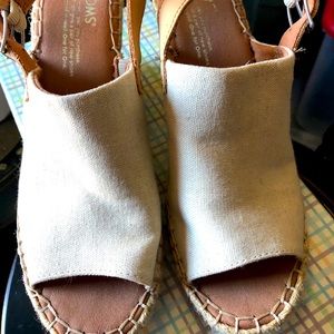 Tom’s Natural Wedge-Size 7.5